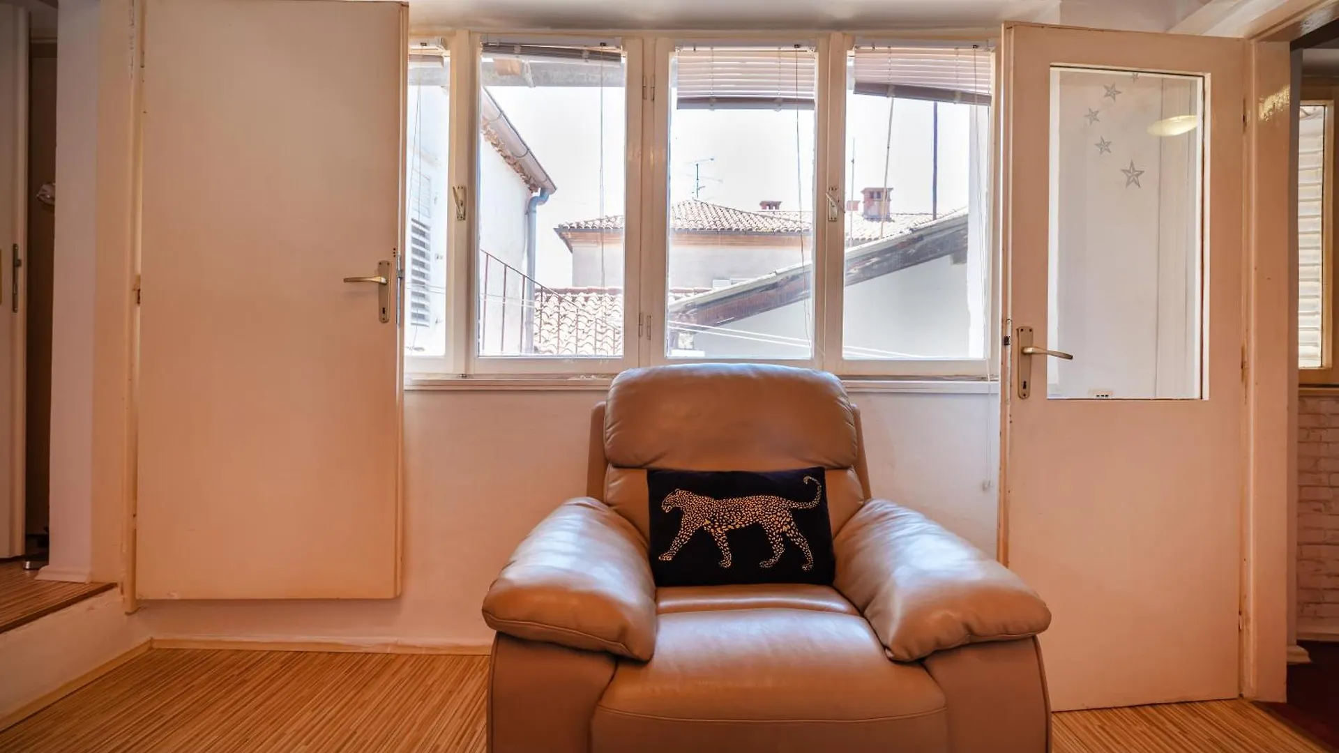 Timeless Antique Old Town With Terrace Appartement Zadar