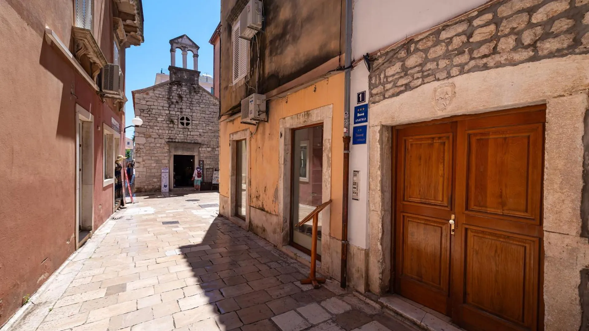 Timeless Antique Old Town With Terrace Appartement Zadar